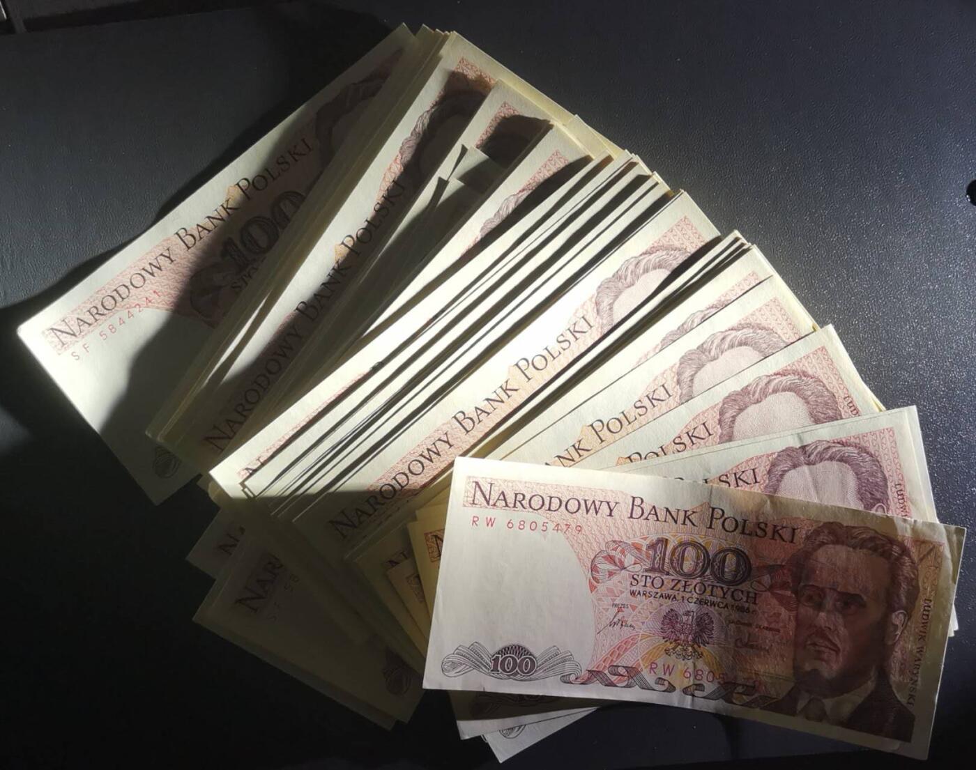 《艾美收藏》第218期-11.2周日外币荟萃 (96张)波兰1986年100兹罗提UNC 大部分连号 也有不连的 极少数有点角不绝 压痕等小瑕疵