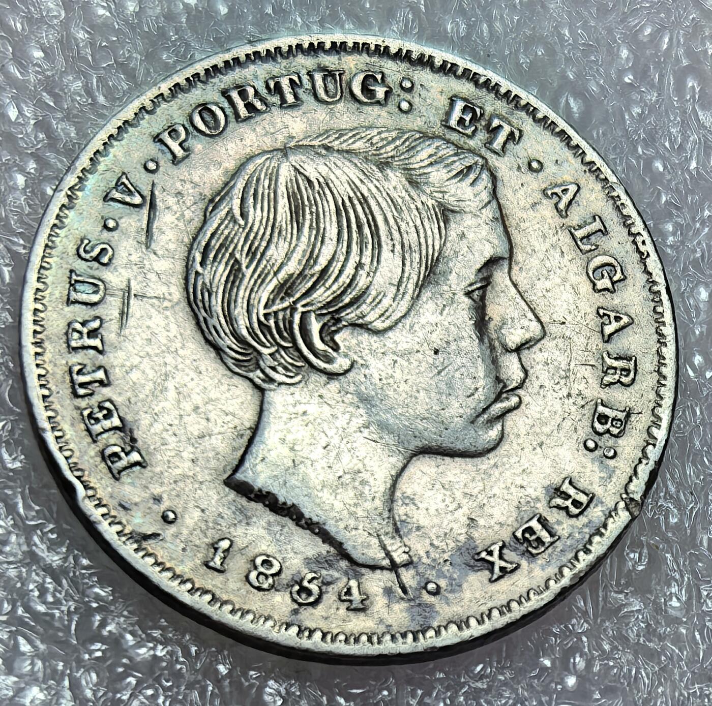 埃及、德属东非、匈牙利、葡萄牙、沙俄古银币古铜币，周五晚上九点倒数截拍，满百包邮，可寄存半年，喜欢朋友微信扫描二维码可直接参拍 好品相少有葡萄牙1854年100瑞斯小国王银币，发行53万，Km490
