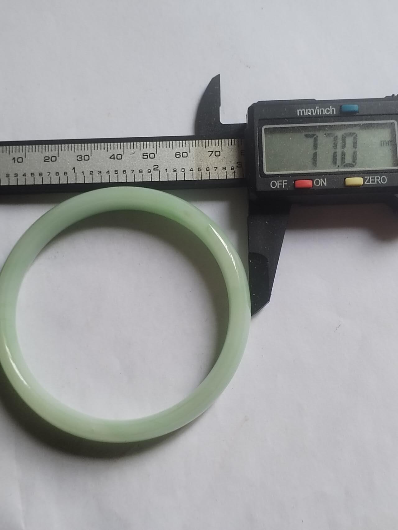 玉石 手镯 手串 手链 翡翠飘花手镯。