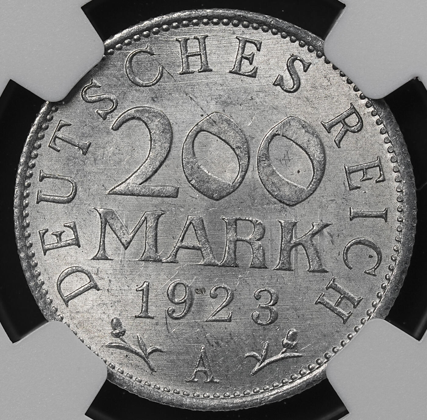 修遠堂世界钱币第九十一期 NGC评级 1923年魏玛政府200，500马克铝币两枚