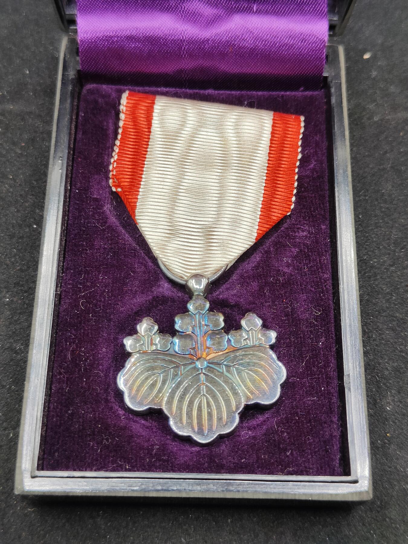 0元起拍勋章 第306期 咸鱼国勋章拍卖专场 11月2日（周日）下午6：00开始 日本战后白叶章银制带盒