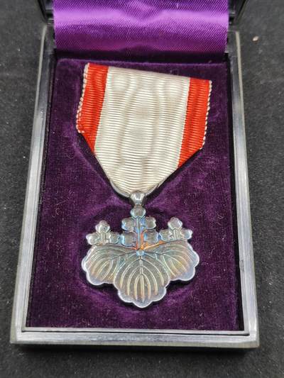 0元起拍勋章 第306期 咸鱼国勋章拍卖专场 11月2日（周日）下午6：00开始 - 日本战后白叶章银制带盒