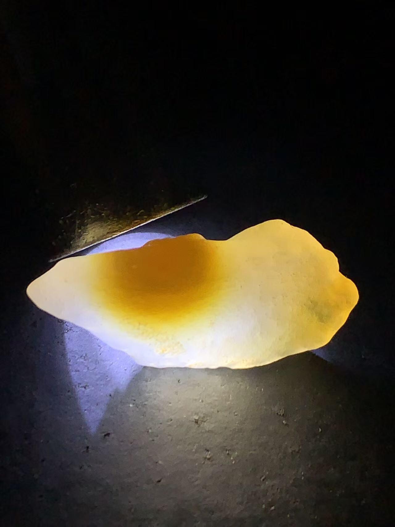 放福利！精美天然高玉化冰皮鸡油黄糖心阿拉善玛瑙原石一颗，