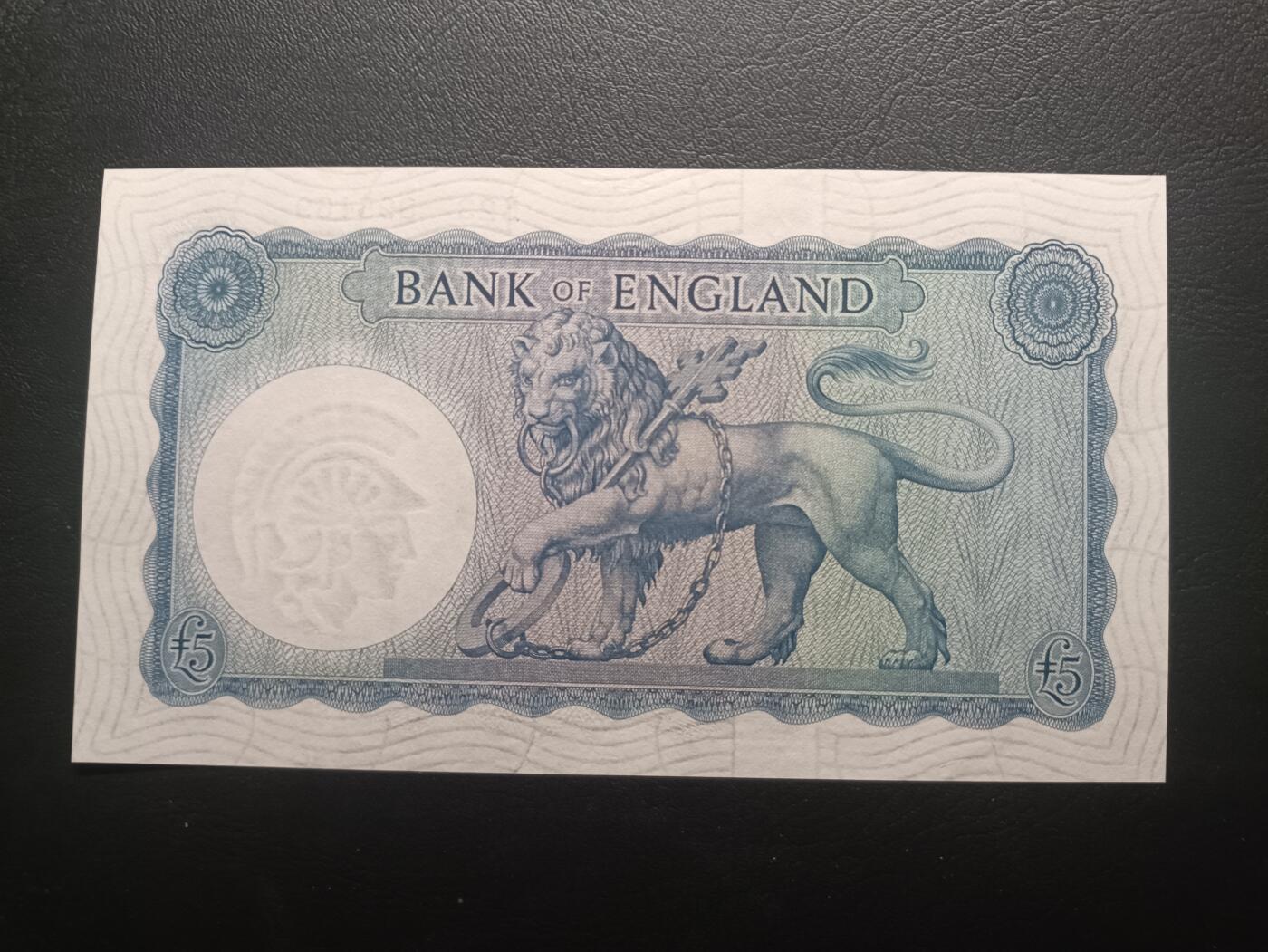 2025十一月第一期，总199期 英格兰B序列5镑UNC实心字版无47，此版本唯一的面值，不列颠尼亚女神和狮子