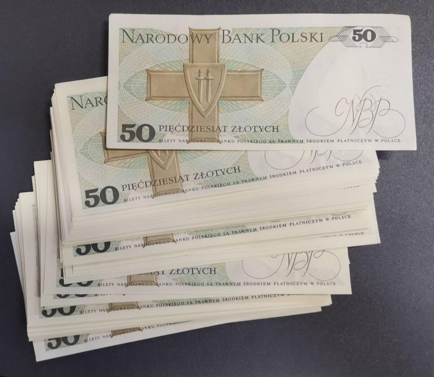 《艾美收藏》第218期-11.2周日外币荟萃 (99张)波兰1988年50兹罗提UNC 含豹子999 大部分连号 也有不连的 极少数有点角不绝等小瑕疵