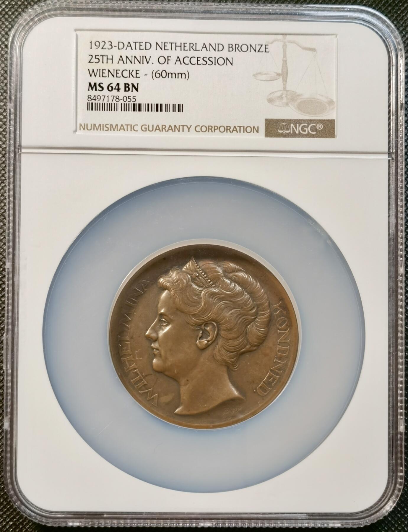 甄臻铺-世界币章拍卖（第37期），送拍享返佣金等优惠多多 NGC-MS64BN荷兰1923年荷兰威廉敏娜女王登基25周年纪念大铜章 60mm 巧克力包浆 背面图案十分精美