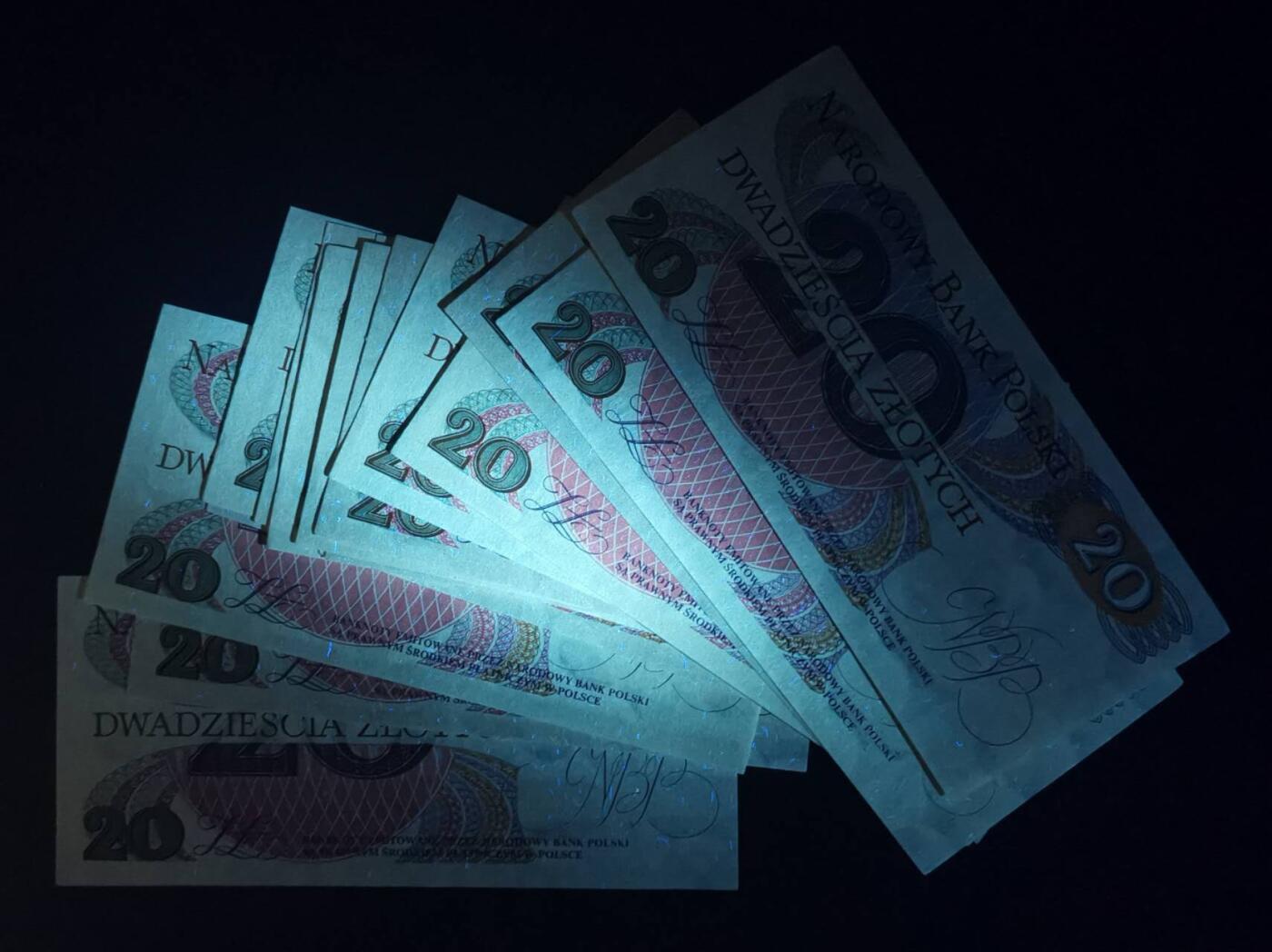 《艾美收藏》第218期-11.2周日外币荟萃 (18张)波兰1982年20兹罗提UNC 含豹子666 部分角不绝