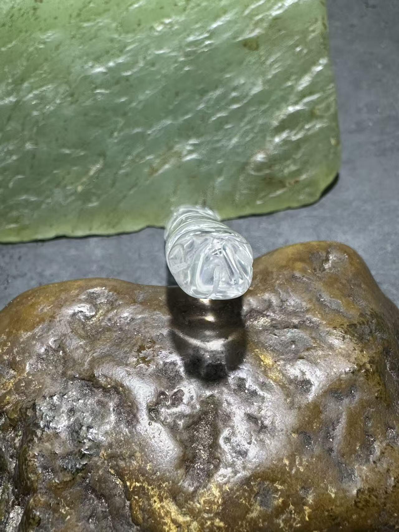 精美白水晶雕刻文昌笔一支！。