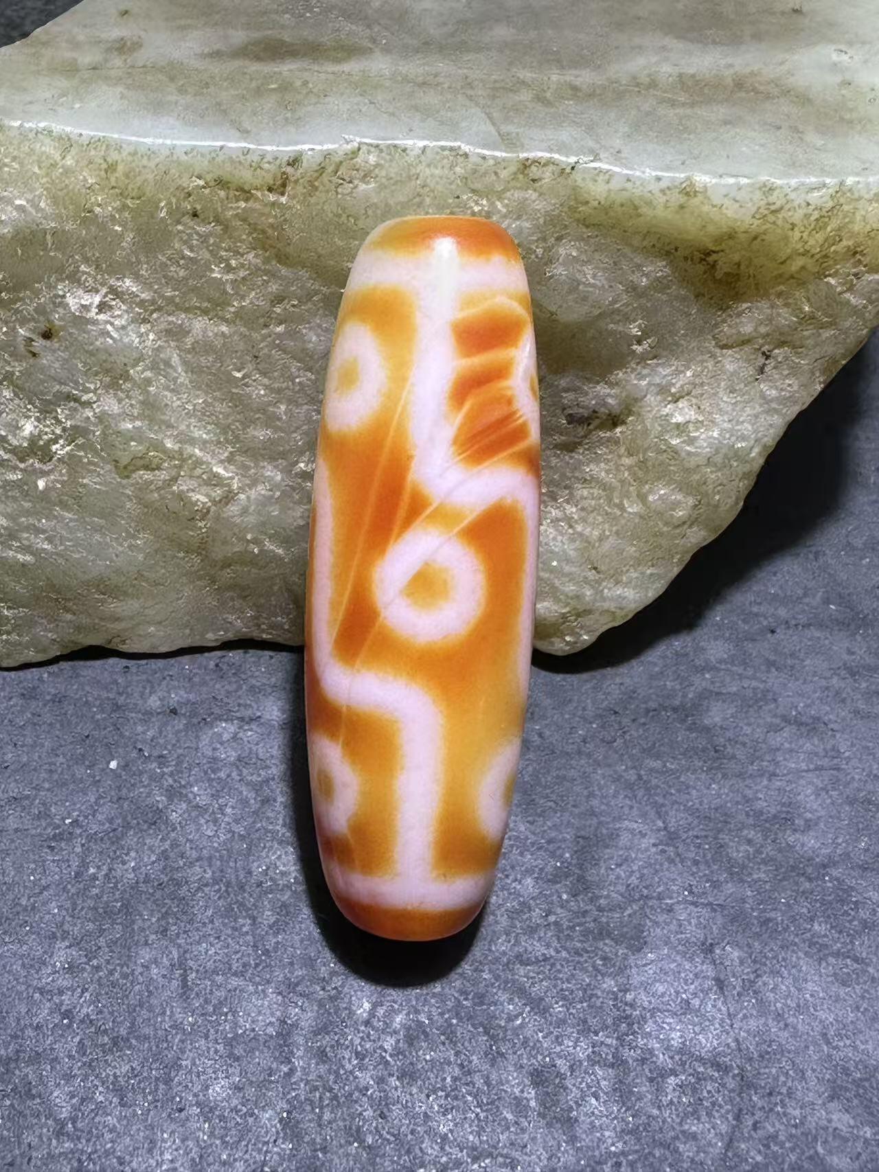 仅此一颗，藏传红九眼随形天珠一颗，