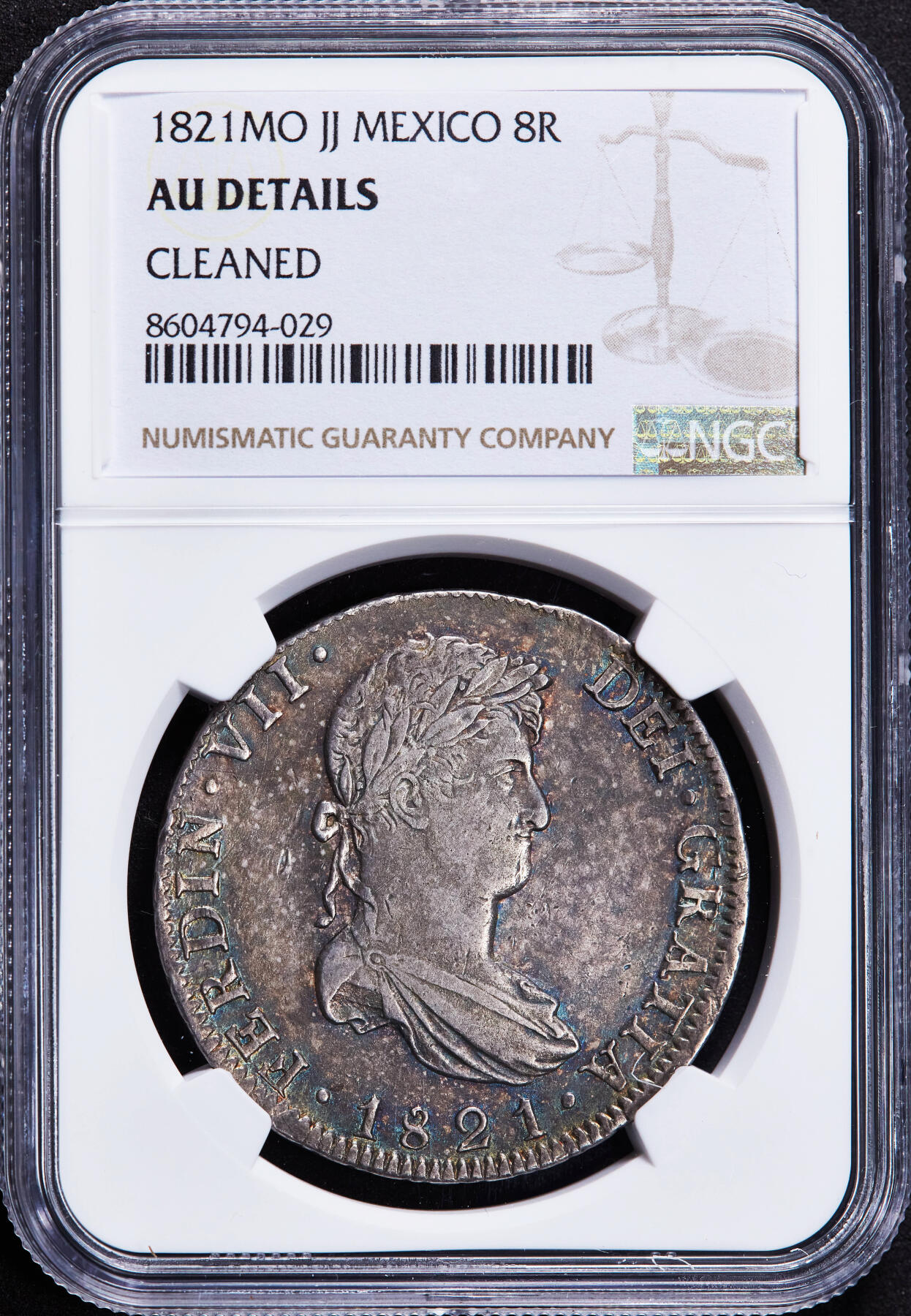 【俄甄集藏】2025年(044)11-12星期三晚 19:30 全场包邮 西属墨西哥1821年费尔南多七世JJ版8里亚尔双柱大银币，NGC AUD，五彩酱彩老包浆，细节深打，原光品相，疑似错杀，状态难得