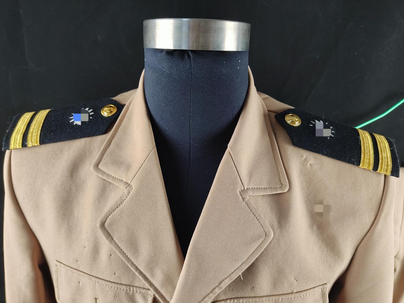 0元起拍勋章 第306期 咸鱼国勋章拍卖专场 11月2日（周日）下午6：00开始 民国早期70s卡其色海军上尉常服一套 胸围94 肩宽46 衣长73 袖长60 腰围74 裤长105 