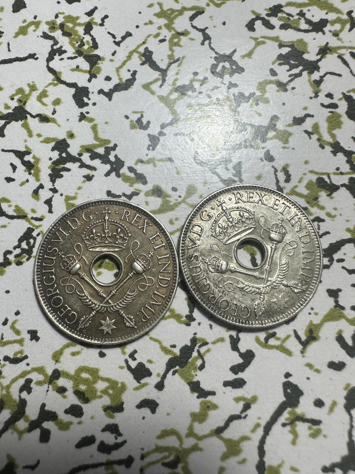 外国钱币，章 英属几内亚银币2枚，925银，10.8g