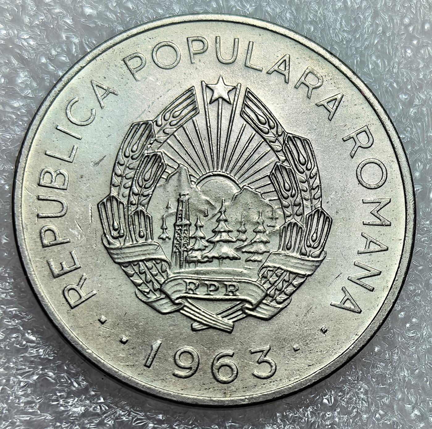 埃及、德属东非、匈牙利、葡萄牙、沙俄古银币古铜币，周五晚上九点倒数截拍，满百包邮，可寄存半年，喜欢朋友微信扫描二维码可直接参拍 全新罗马尼亚1963年3列伊km91