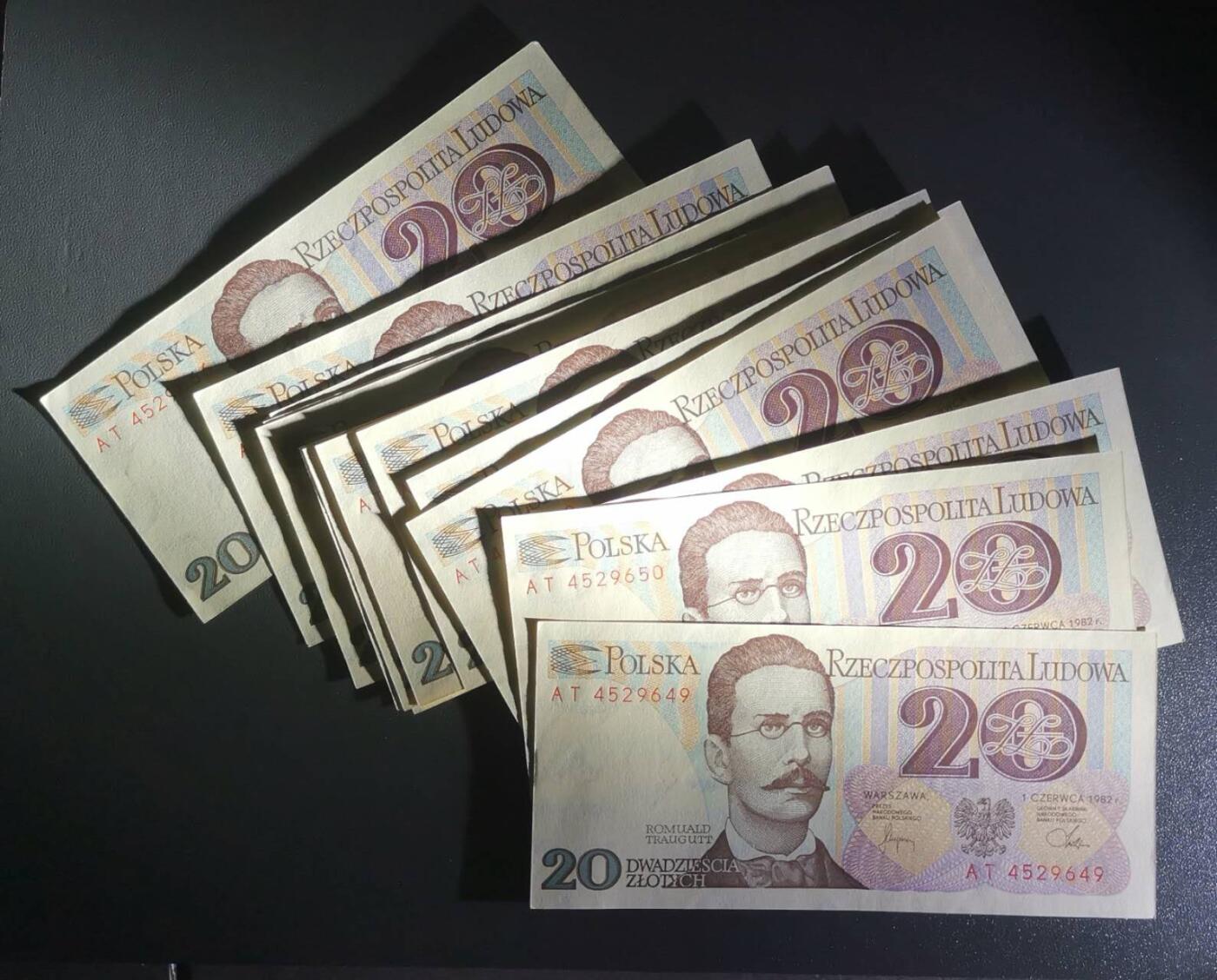 《艾美收藏》第218期-11.2周日外币荟萃 (18张)波兰1982年20兹罗提UNC 含豹子666 部分角不绝