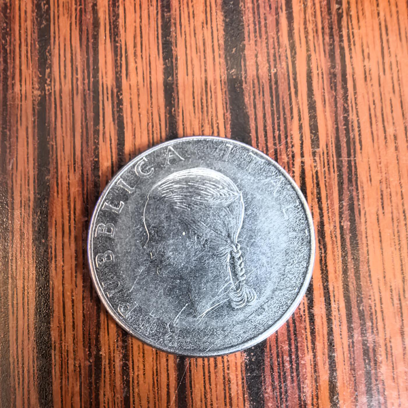 泡泡币外币第十八场可代拍15038385335微信 意大利两种币。