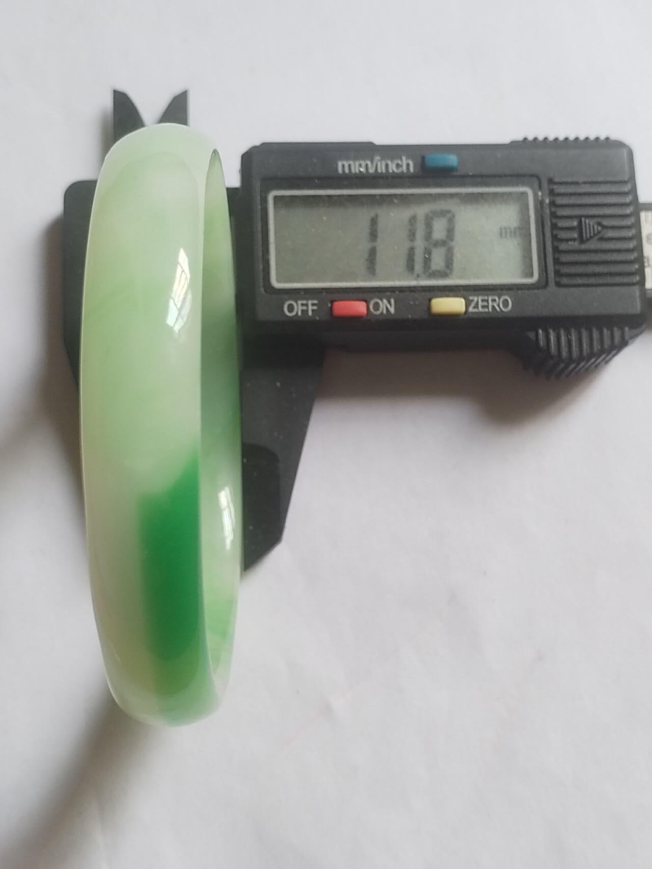 玉石 手镯 手串 手链 翡翠飘花手镯。