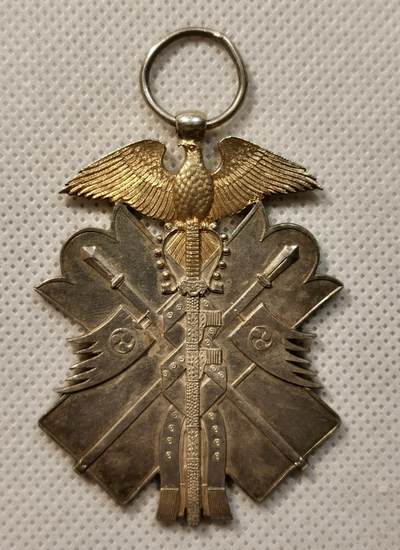 甄臻铺-世界币章拍卖（第37期），送拍享返佣金等优惠多多 - 日本功七级金鵄章 纯银镀金 29克