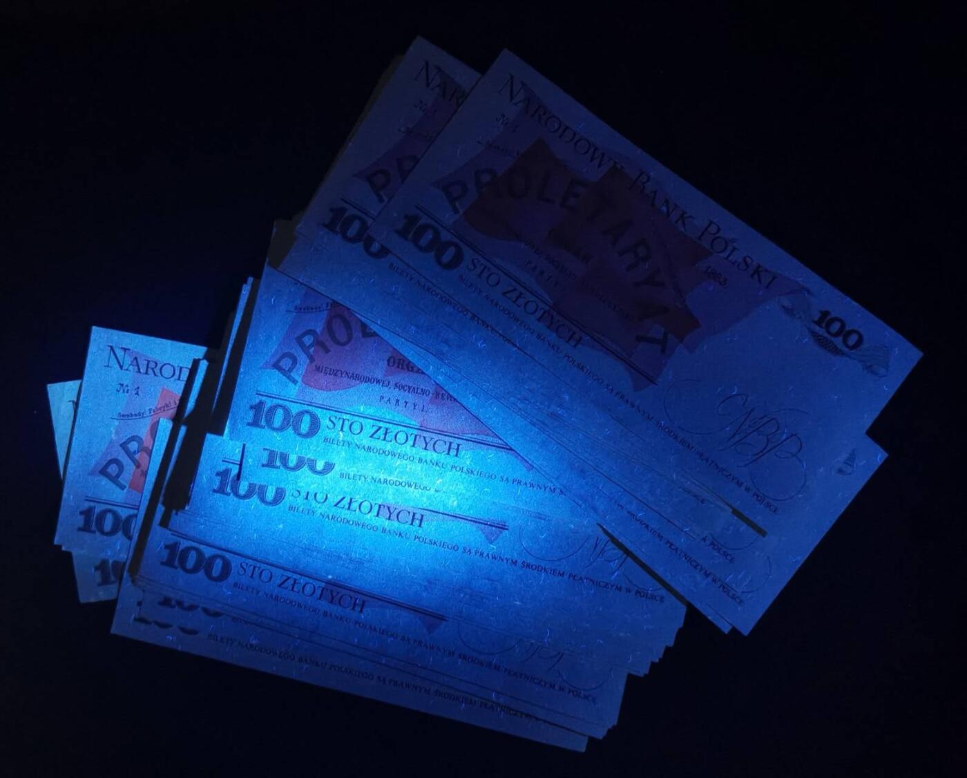 《艾美收藏》第218期-11.2周日外币荟萃 (96张)波兰1986年100兹罗提UNC 大部分连号 也有不连的 极少数有点角不绝 压痕等小瑕疵