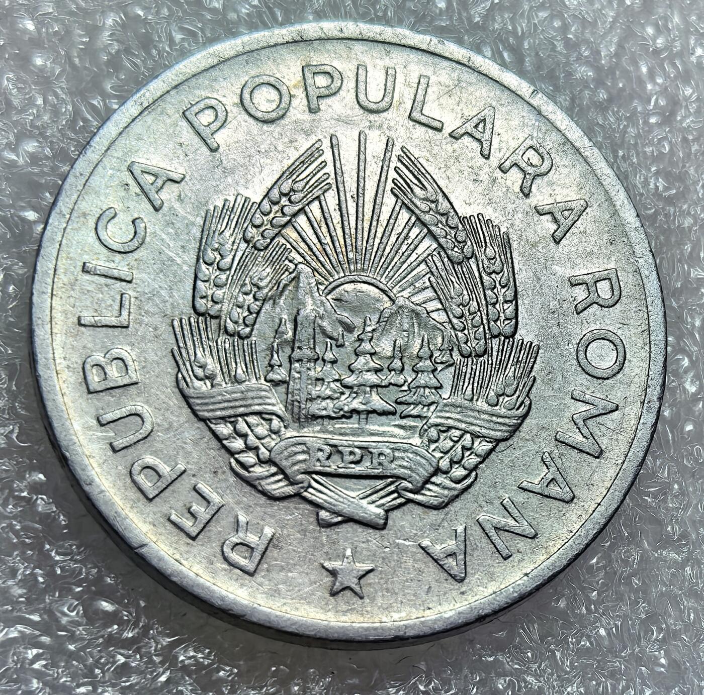 埃及、德属东非、匈牙利、葡萄牙、沙俄古银币古铜币，周五晚上九点倒数截拍，满百包邮，可寄存半年，喜欢朋友微信扫描二维码可直接参拍 好品相罗马尼亚1949年5列伊km77