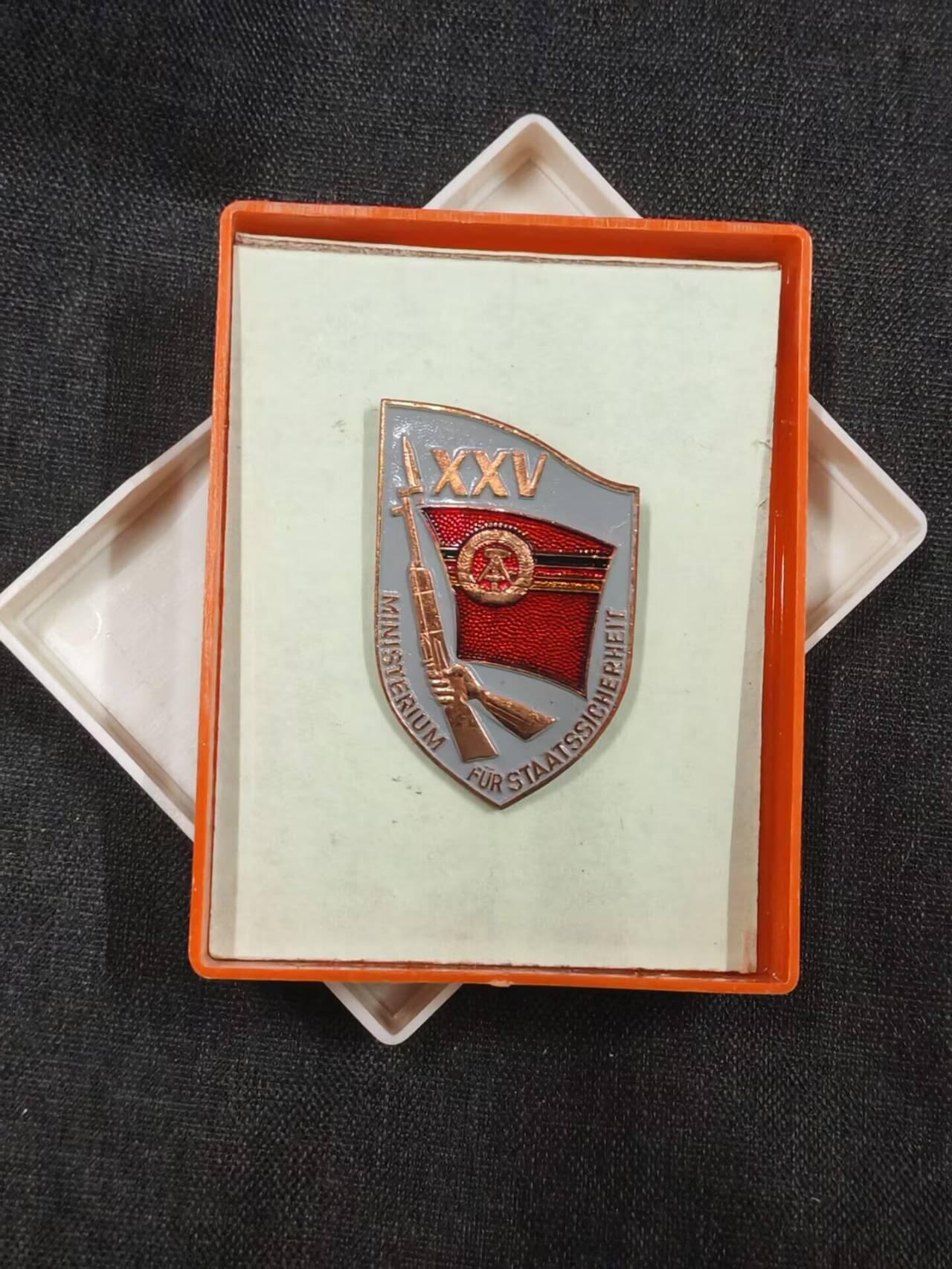 罗岚⭐爱藏⭐精品专拍第七场-分享拍场赚佣（周六有群拍，详细看简介） 民主德国史塔西二十五年证章 带原盒 广为人知的秘密警察机构 