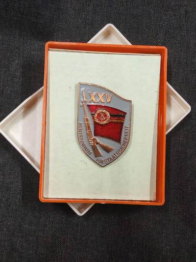 罗岚⭐爱藏⭐精品专拍第七场-分享拍场赚佣（周六有群拍，详细看简介） - 民主德国史塔西二十五年证章 带原盒 广为人知的秘密警察机构 