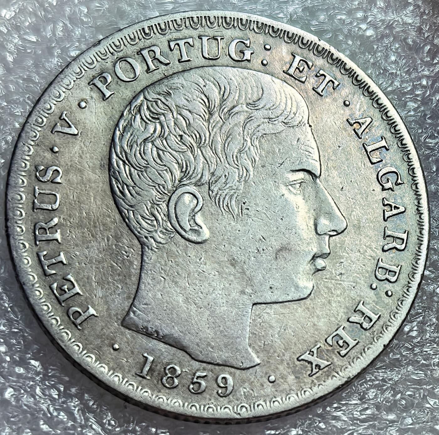 埃及、德属东非、匈牙利、葡萄牙、沙俄古银币古铜币，周五晚上九点倒数截拍，满百包邮，可寄存半年，喜欢朋友微信扫描二维码可直接参拍 稀有品种葡萄牙1859年500瑞斯青年国王银币，Km498