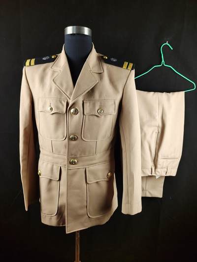 0元起拍勋章 第306期 咸鱼国勋章拍卖专场 11月2日（周日）下午6：00开始 - 民国早期70s卡其色海军上尉常服一套 胸围94 肩宽46 衣长73 袖长60 腰围74 裤长105 