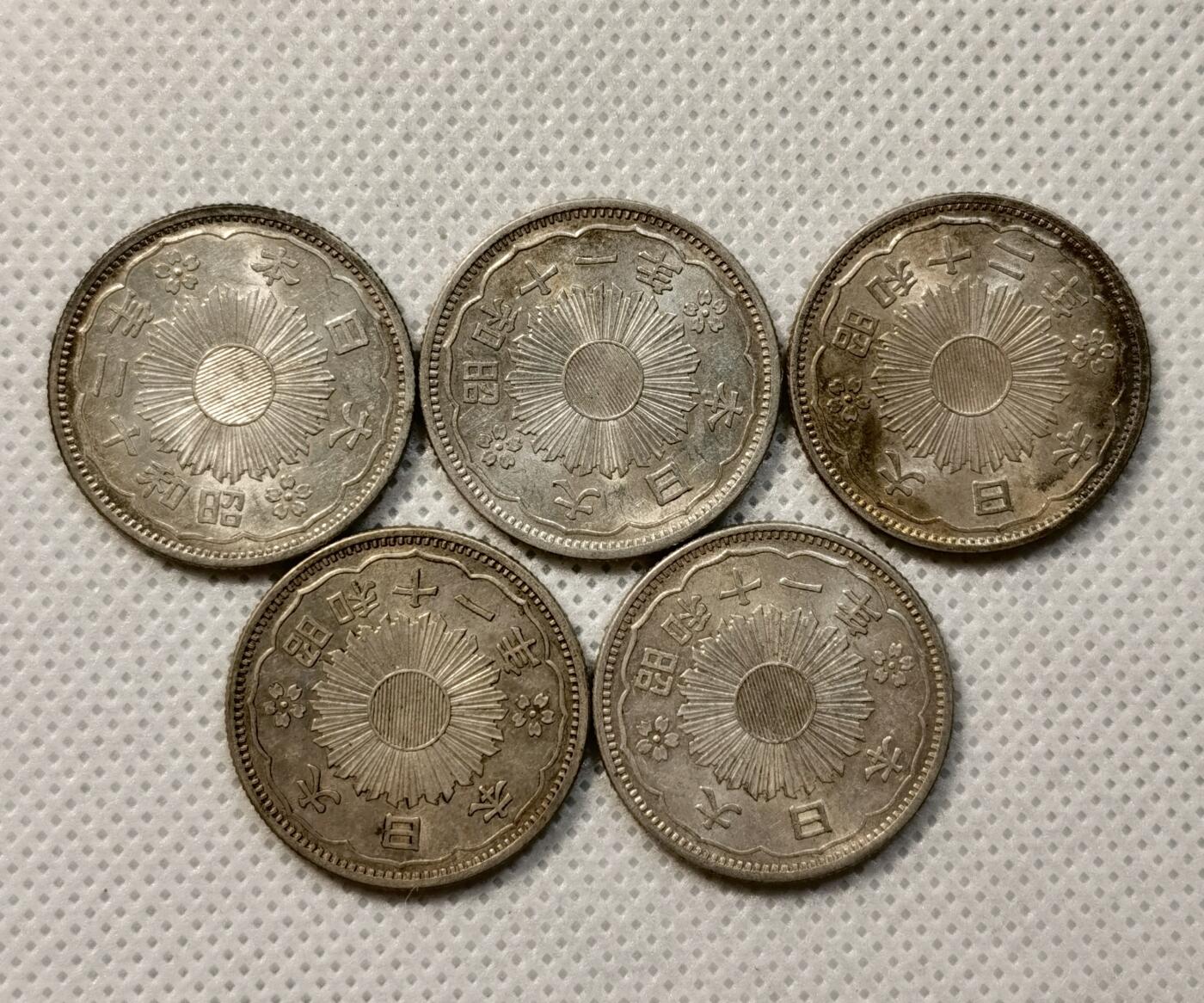 甄臻铺-世界币章拍卖（第37期），送拍享返佣金等优惠多多 UNC日本双凤50钱银币5枚 原光 纸袋养的浅包浆