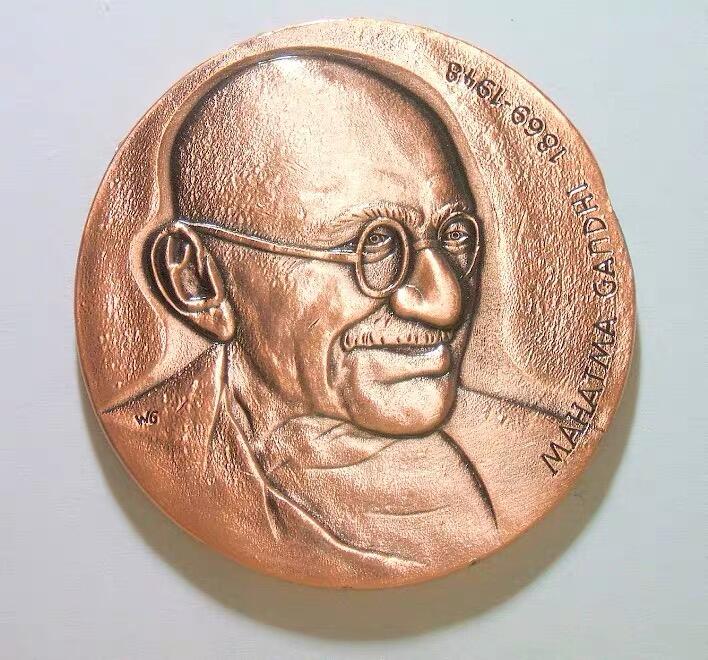 法国1986年 世界伟人圣雄甘地 高浮雕精制大铜章 50MM  法国雕刻师 B.H.MAYER 为联合国设计发行