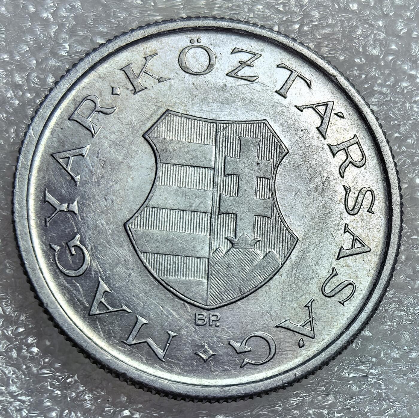 埃及、德属东非、匈牙利、葡萄牙、沙俄古银币古铜币，周五晚上九点倒数截拍，满百包邮，可寄存半年，喜欢朋友微信扫描二维码可直接参拍 全新品相匈牙利1947年2福林km533