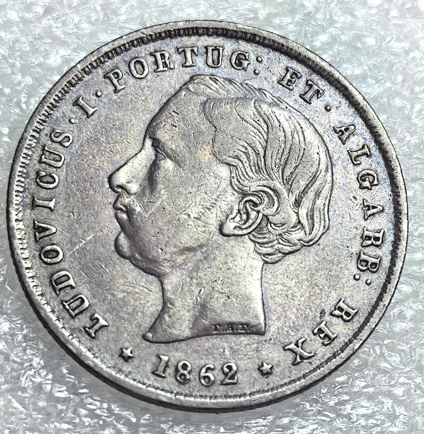 埃及、德属东非、匈牙利、葡萄牙、沙俄古银币古铜币，周五晚上九点倒数截拍，满百包邮，可寄存半年，喜欢朋友微信扫描二维码可直接参拍 少见好品葡萄牙1862年200瑞斯银币，km507