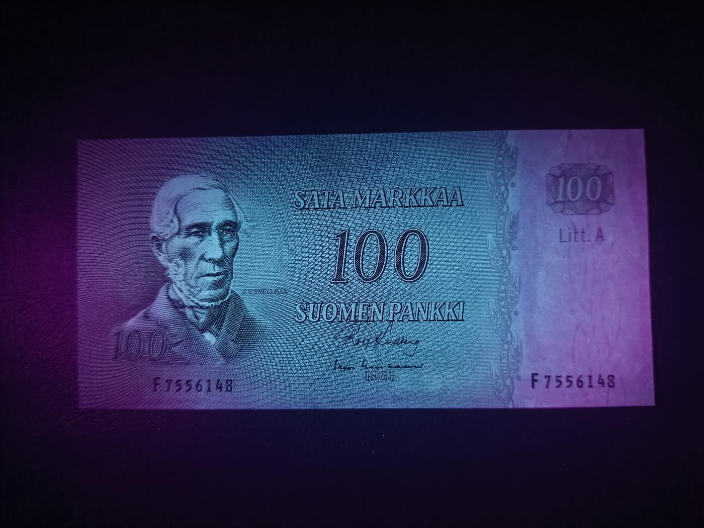 2025十一月第一期，总199期 芬兰1963年100马克A版UNC-背微褪色，文学家施奈尔曼和国徽