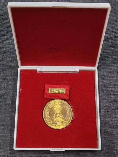 罗岚⭐爱藏⭐精品专拍第七场-分享拍场赚佣（周六有群拍，详细看简介） - 民主德国建国五十年奖章带原盒 极品