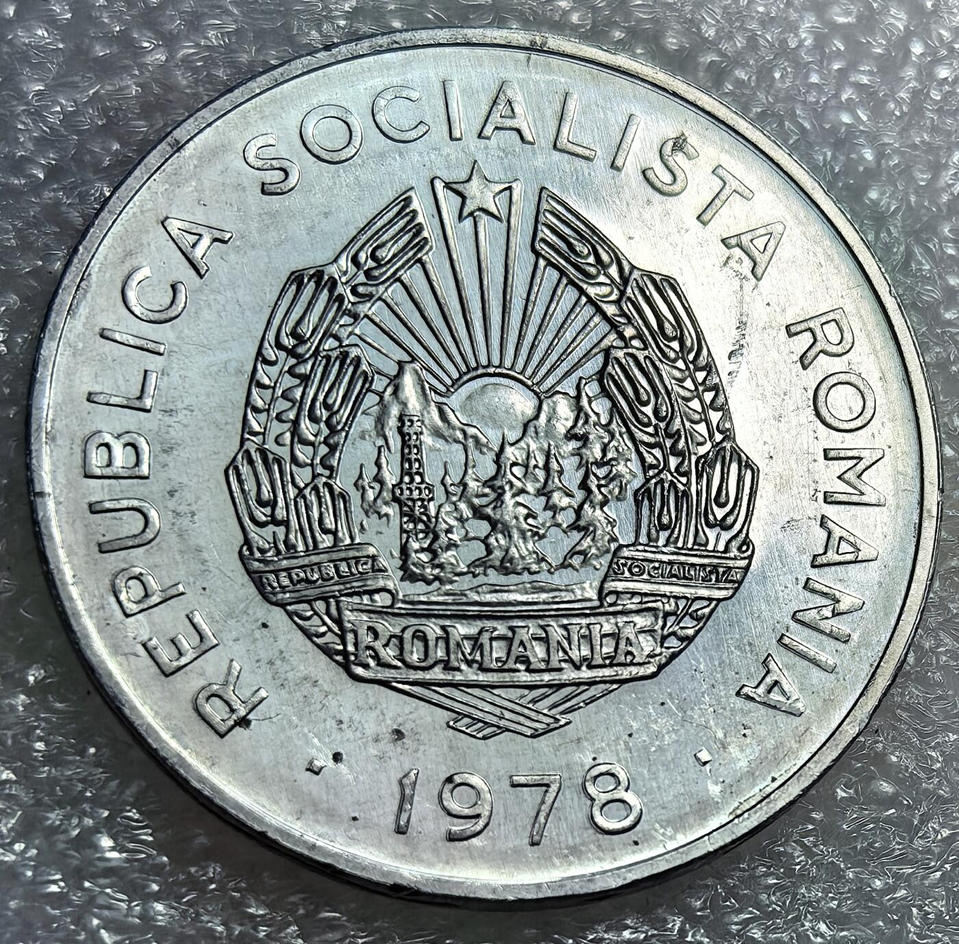 埃及、德属东非、匈牙利、葡萄牙、沙俄古银币古铜币，周五晚上九点倒数截拍，满百包邮，可寄存半年，喜欢朋友微信扫描二维码可直接参拍 全新罗马尼亚1978年5列伊km97