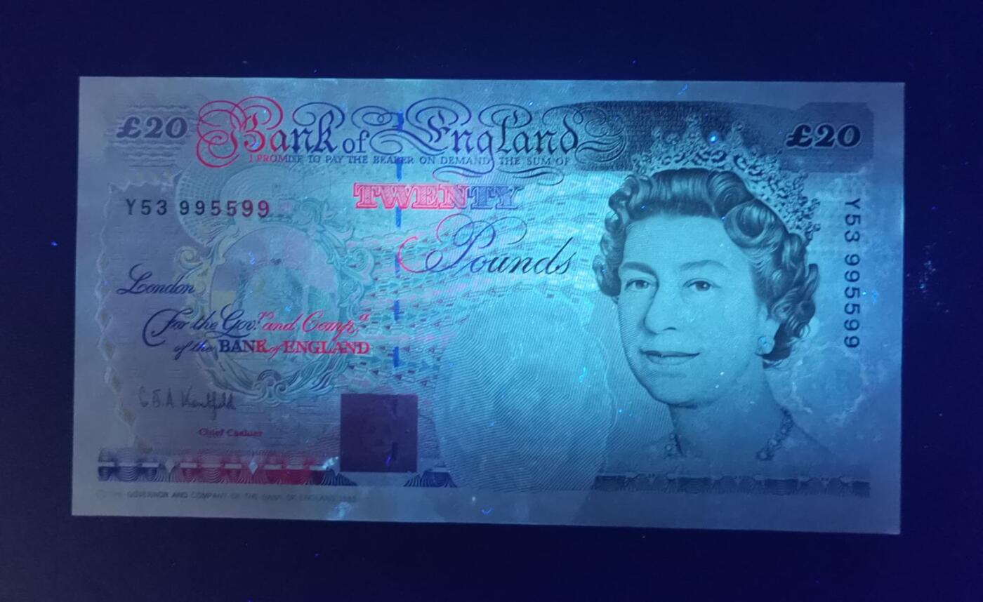 《艾美收藏》第218期-11.2周日外币荟萃 英国E序列20镑UNC靓号 肉眼超绝 紫光下轻微荧光反应