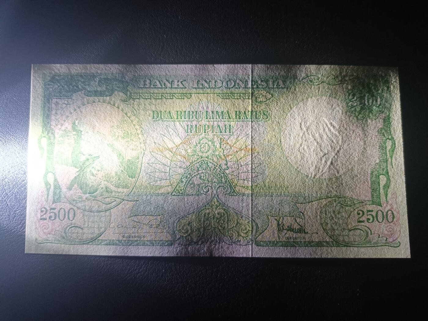 2025十一月第一期，总199期 印度尼西亚1957版2500卢比AUNC，科莫多巨蜥和河边小村，少见面值