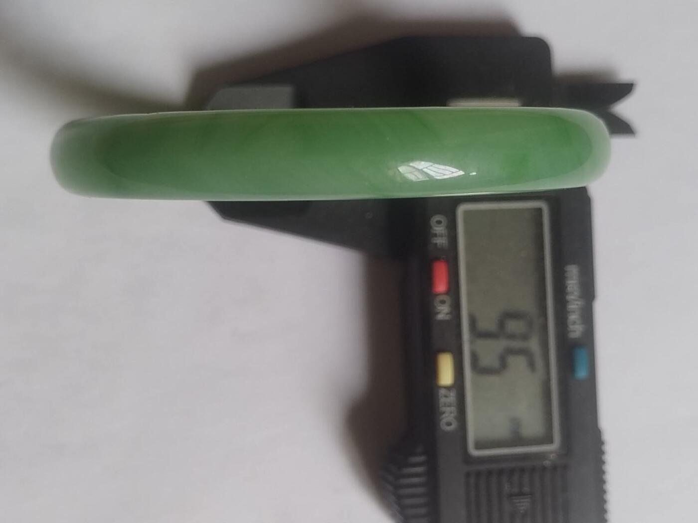 玉石 手镯 手串 手链 翡翠飘花手镯。