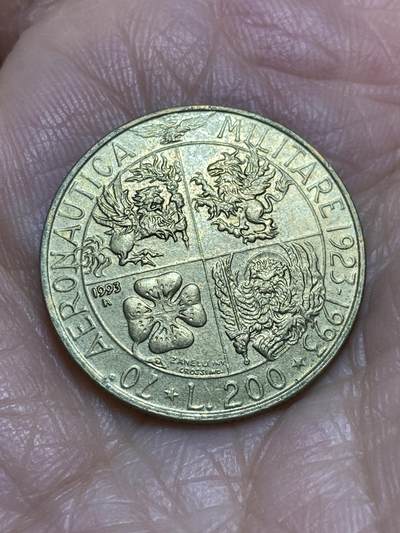 2025年第一百二十场(总第一百四十六场）外国好品散币(免佣金) - 意大利🇮🇹1993年200里拉(意大利空军军事航空70周年纪念币)