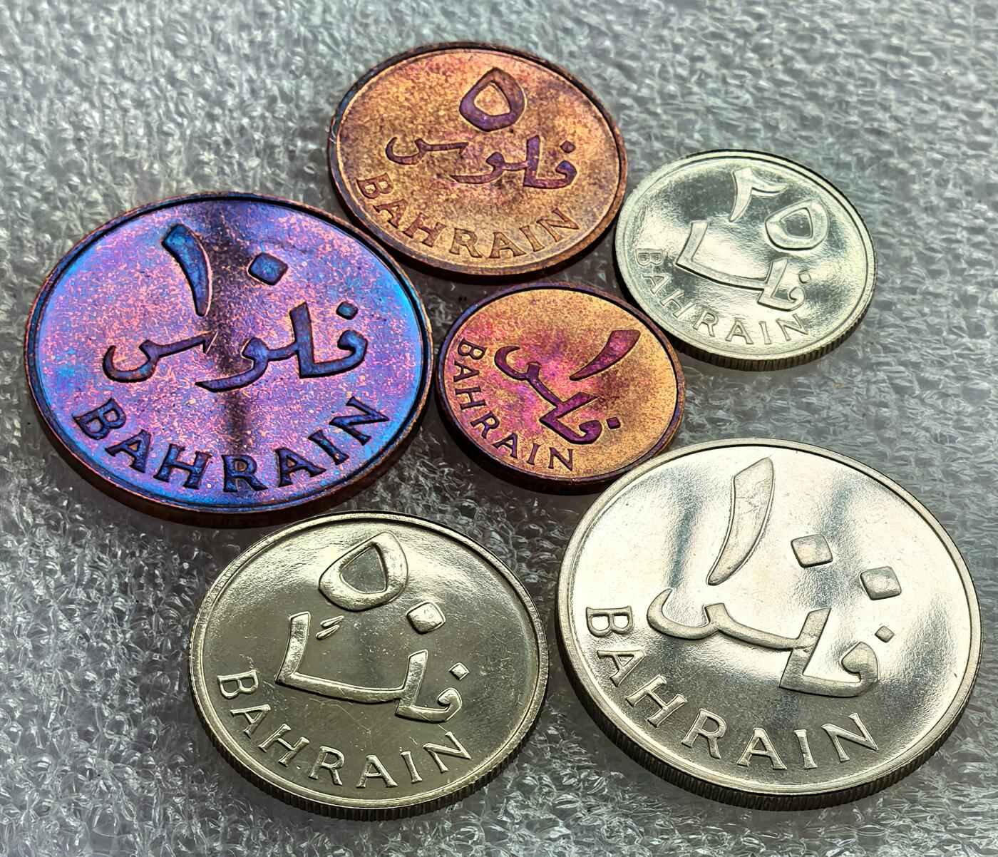 埃及、德属东非、匈牙利、葡萄牙、沙俄古银币古铜币，周五晚上九点倒数截拍，满百包邮，可寄存半年，喜欢朋友微信扫描二维码可直接参拍 精制少见巴林国1965年一套发行1.2万套