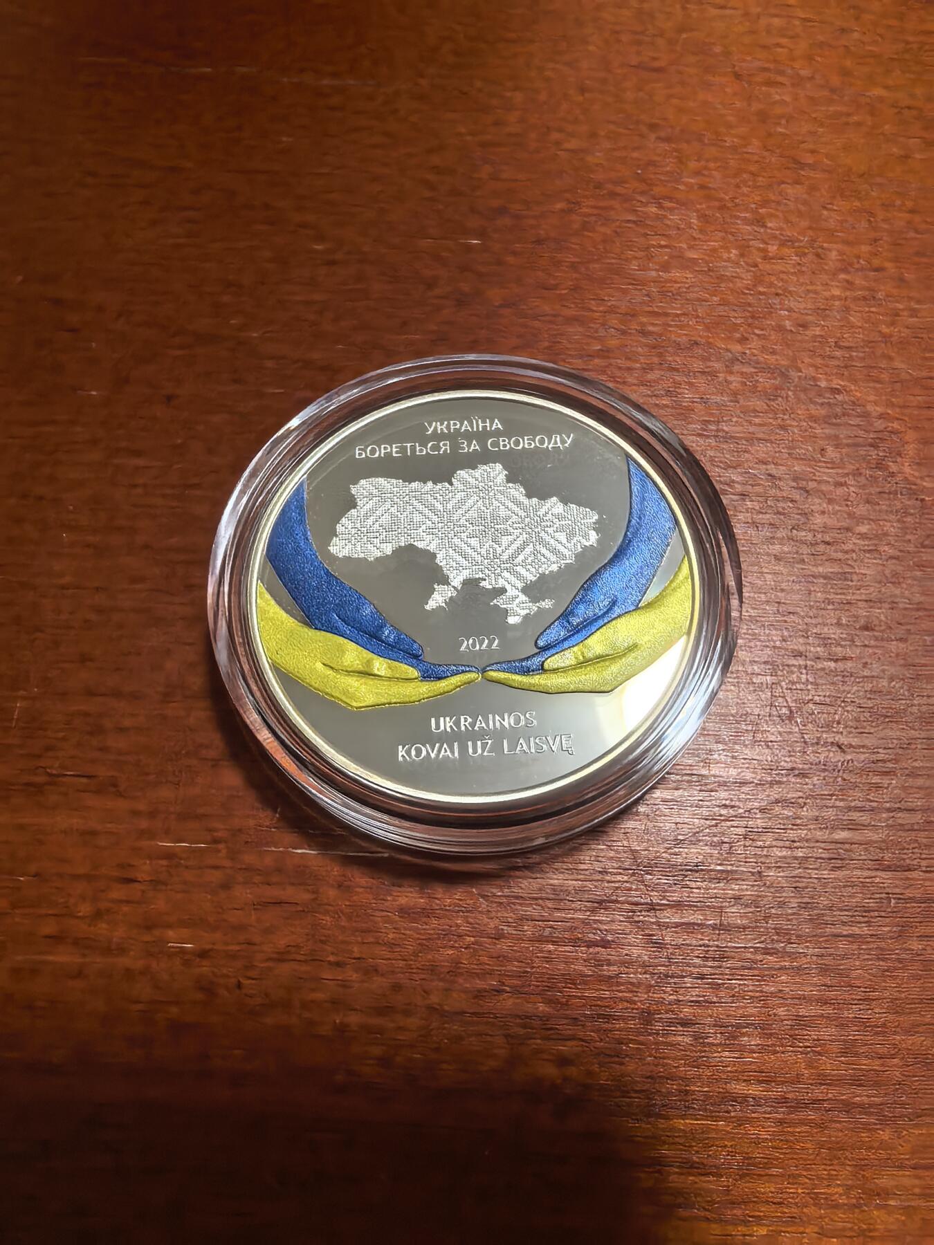 长老汇蛇年精选第六十九场拍卖 2022立陶宛乌克兰为自由而战10欧元彩色地图精制银币，23.3克925银，盒证全，5000枚