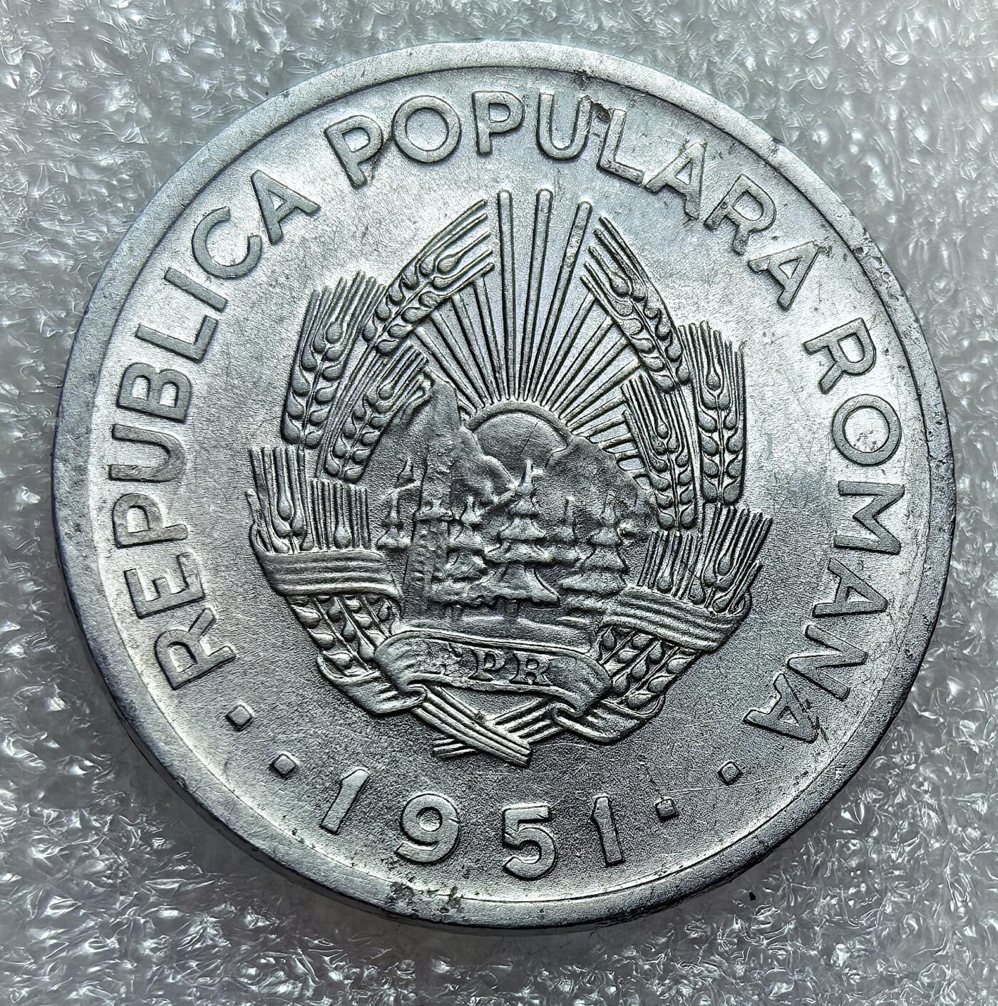 埃及、德属东非、匈牙利、葡萄牙、沙俄古银币古铜币，周五晚上九点倒数截拍，满百包邮，可寄存半年，喜欢朋友微信扫描二维码可直接参拍 全新罗马尼亚1951年20列伊km80