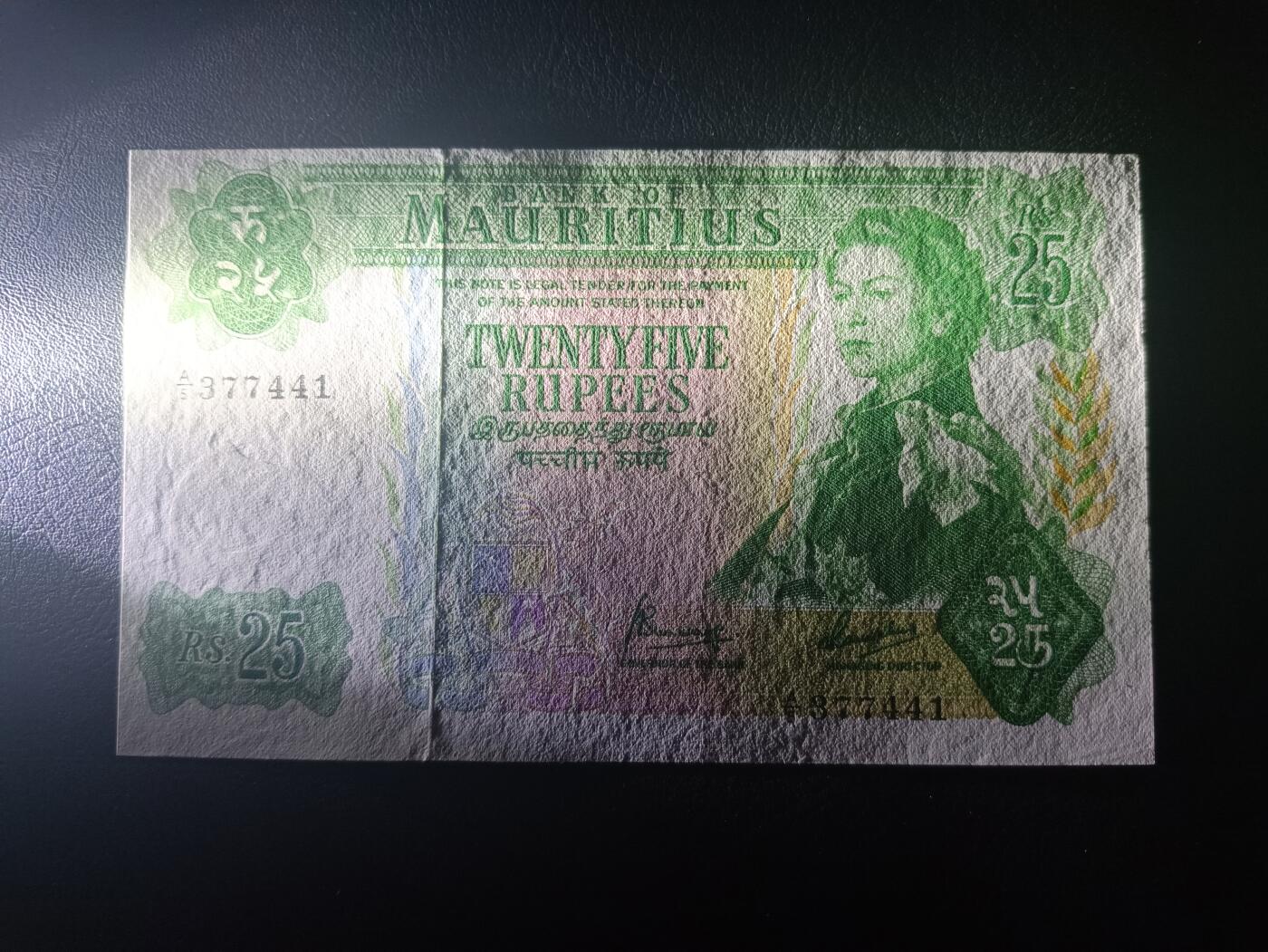 2025十一月第一期，总199期 毛里求斯1967版25卢比UNC-，戎装女王和牛车