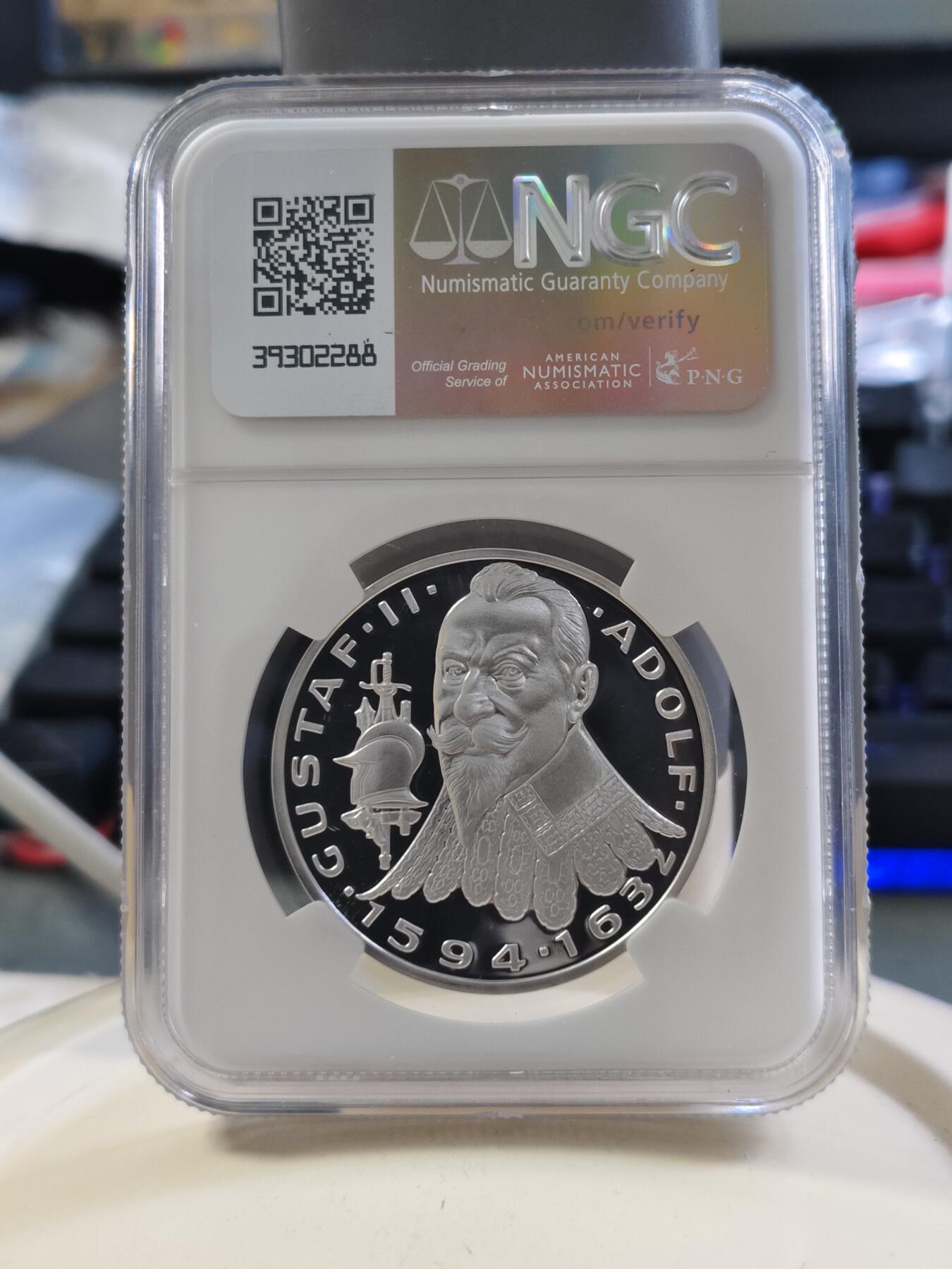 第180期拍卖【长期征集拍品】【北京币展专场】 瑞典1998年20埃居 欧洲人物古斯塔夫阿道夫将军精制纪念银币NGC-PF69,27克，925银