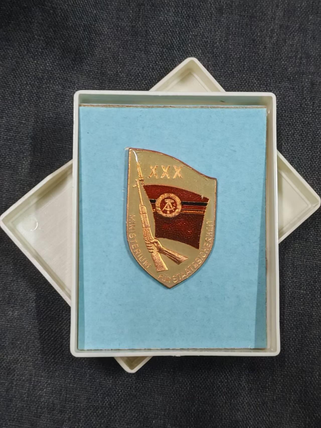 罗岚⭐爱藏⭐精品专拍第七场-分享拍场赚佣（周六有群拍，详细看简介） 民主德国史塔西三十年证章 带原盒 广为人知的秘密警察机构 