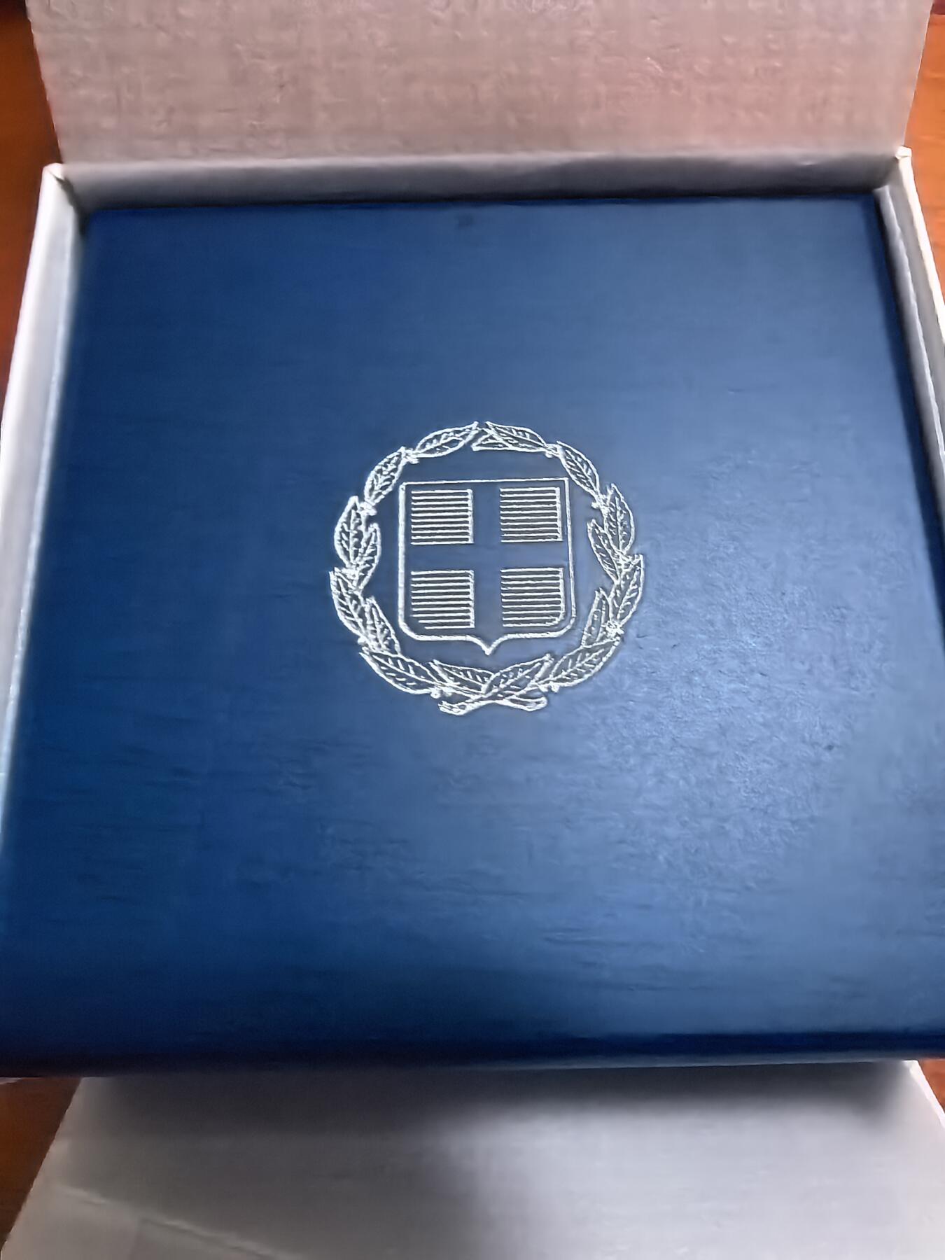 长老汇蛇年精选第六十九场拍卖 2022希腊拜伦10欧元彩色精制银币，34.1克925银，盒证全，2000枚（2）