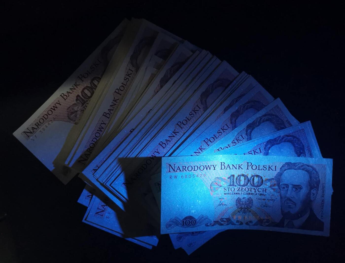 《艾美收藏》第218期-11.2周日外币荟萃 (96张)波兰1986年100兹罗提UNC 大部分连号 也有不连的 极少数有点角不绝 压痕等小瑕疵