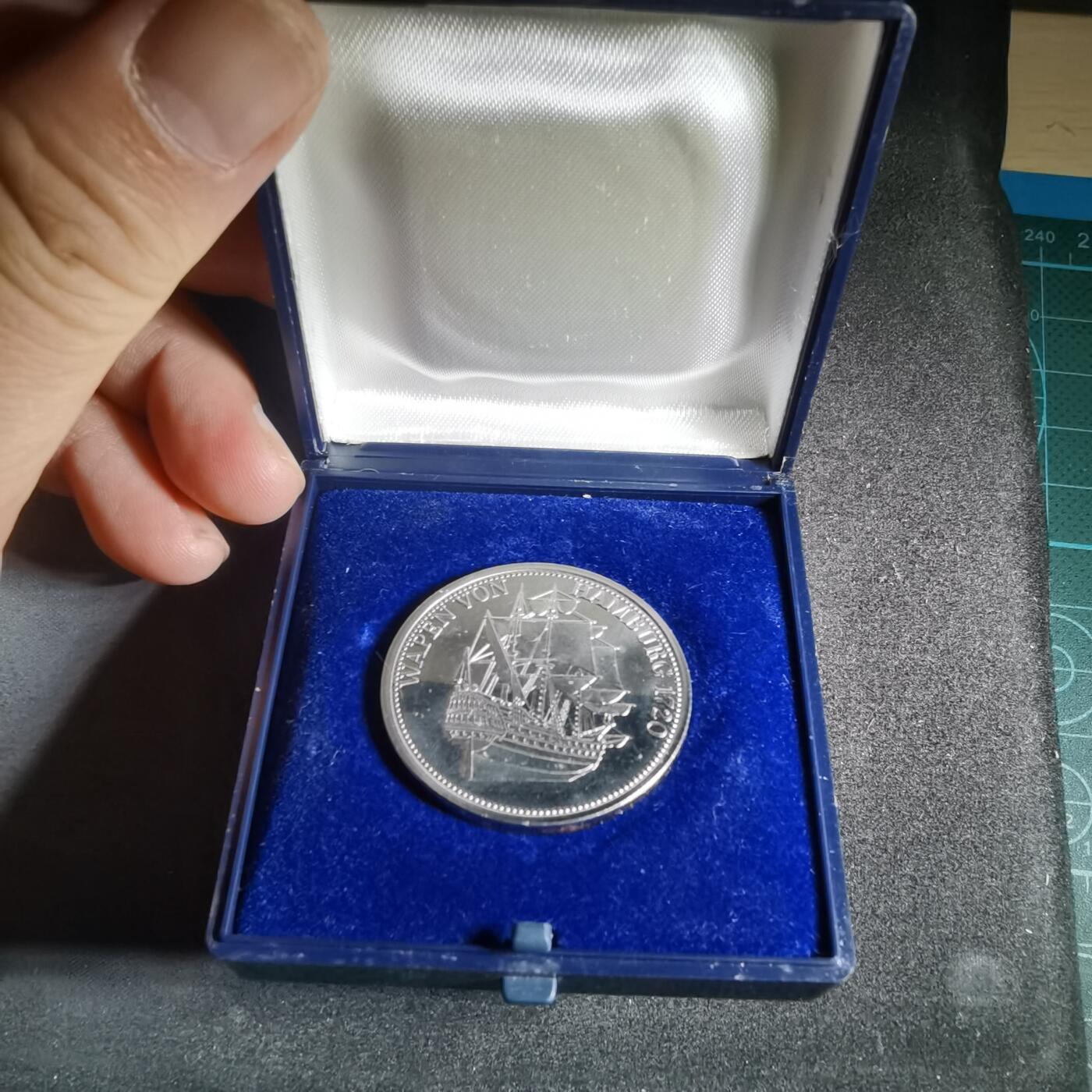 沼泽如烟--第885场 纪念章