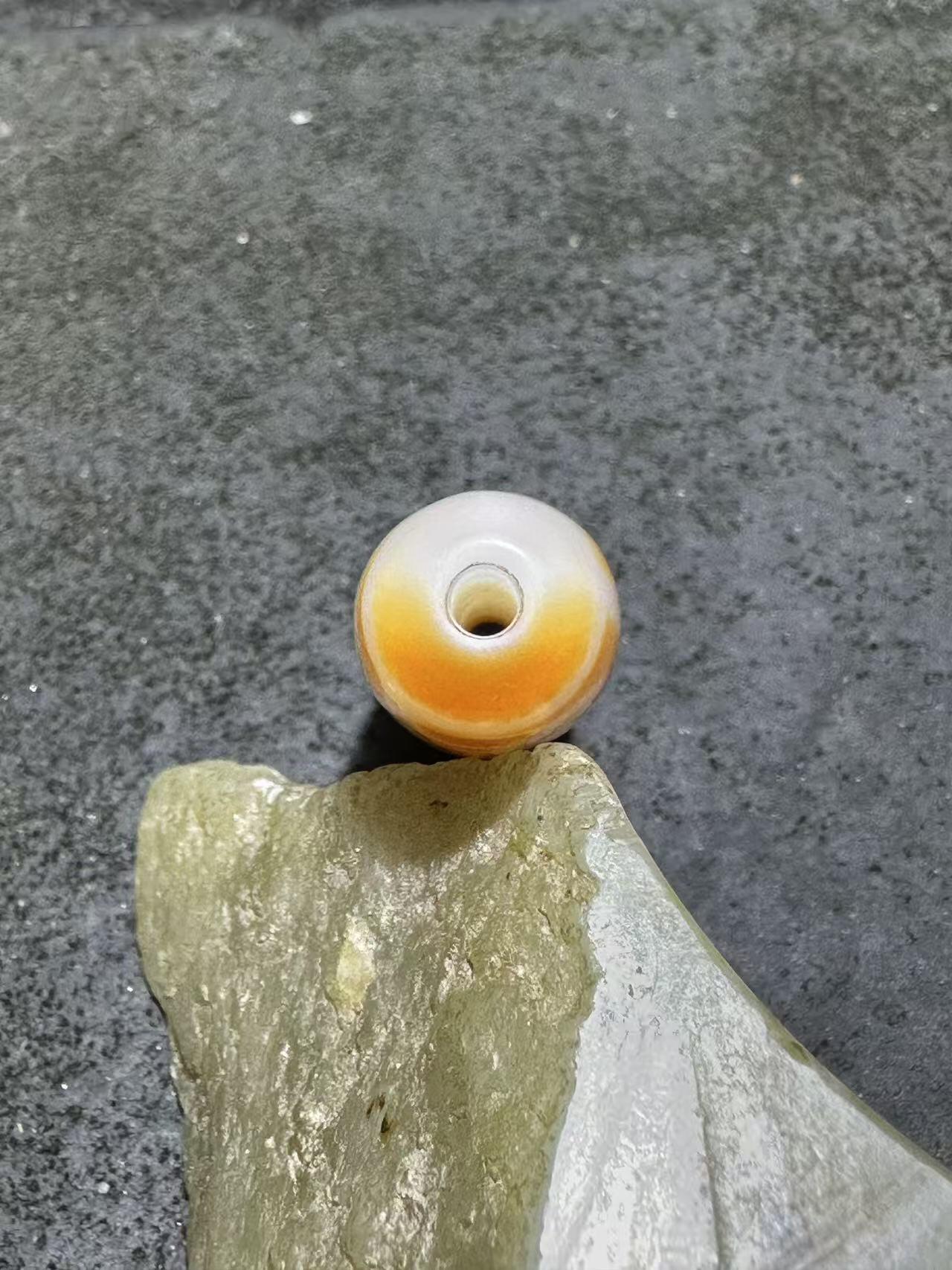 仅此一颗，藏传红九眼随形天珠一颗，