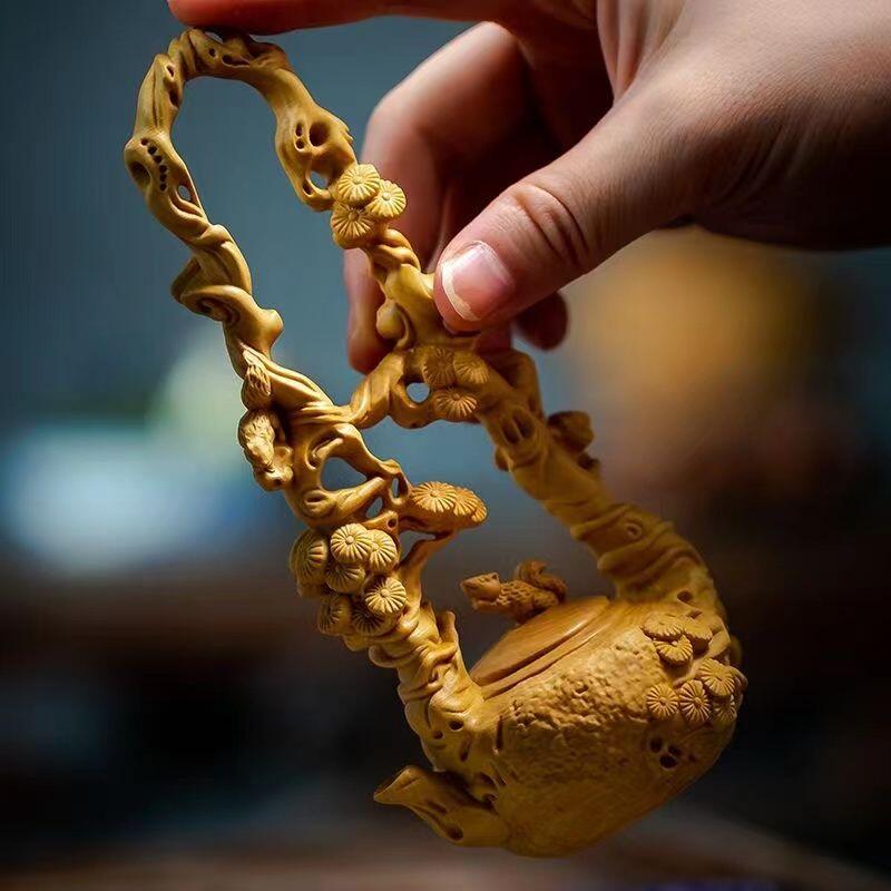 听雨轩（13） 崖柏木雕东坡提梁壶 12cm