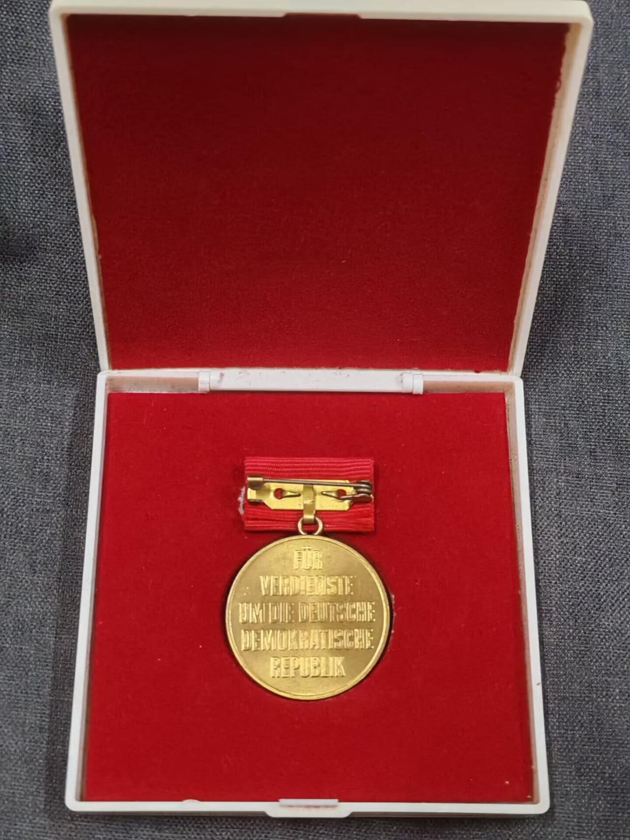 罗岚⭐爱藏⭐精品专拍第七场-分享拍场赚佣（周六有群拍，详细看简介） 民主德国建国50年奖章 带原盒 铜镀金 极品